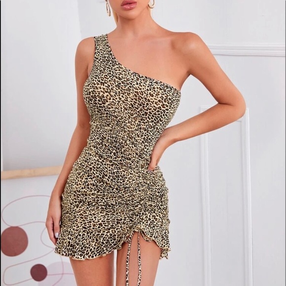 Size M XL Ruched One shoulder strap leopard dress - Picture 4 of 6